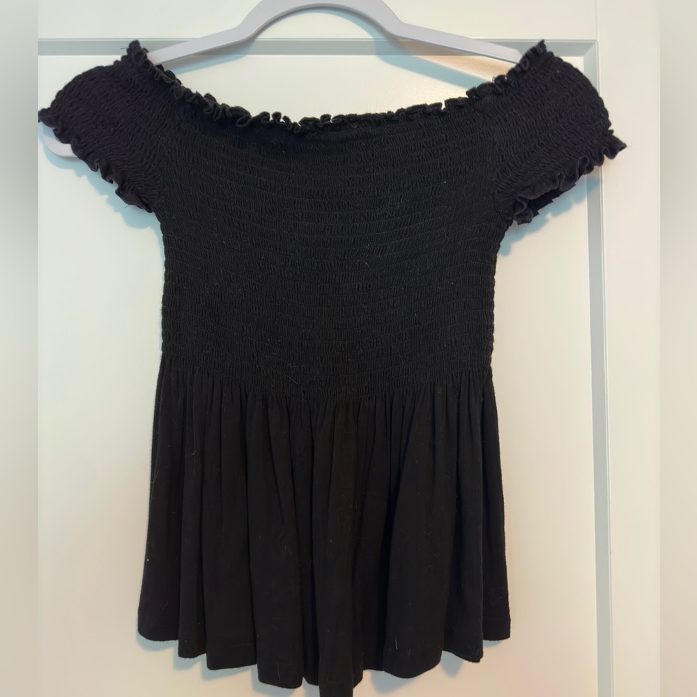 Off the shoulder cinched/ribbed top